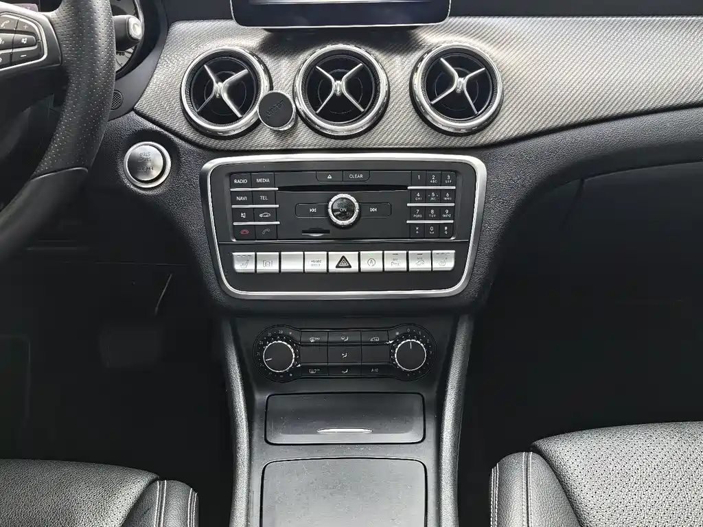Mercedes-Benz GLA 2017 — фото 14