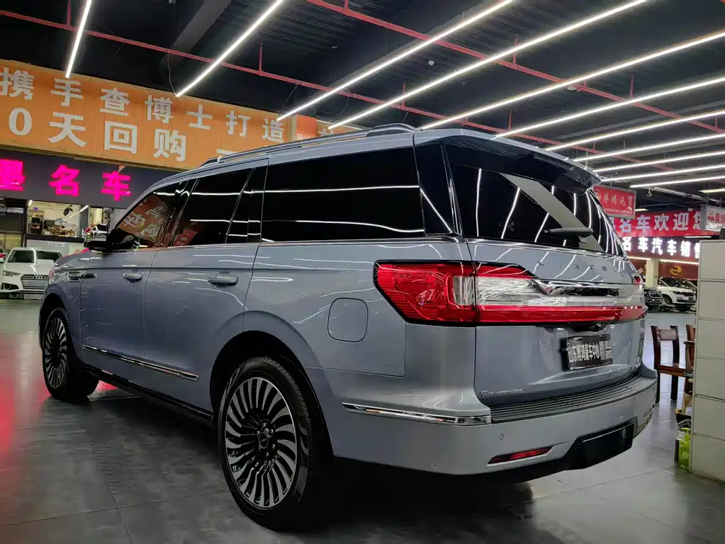 Lincoln Navigator 2021 — фото 15