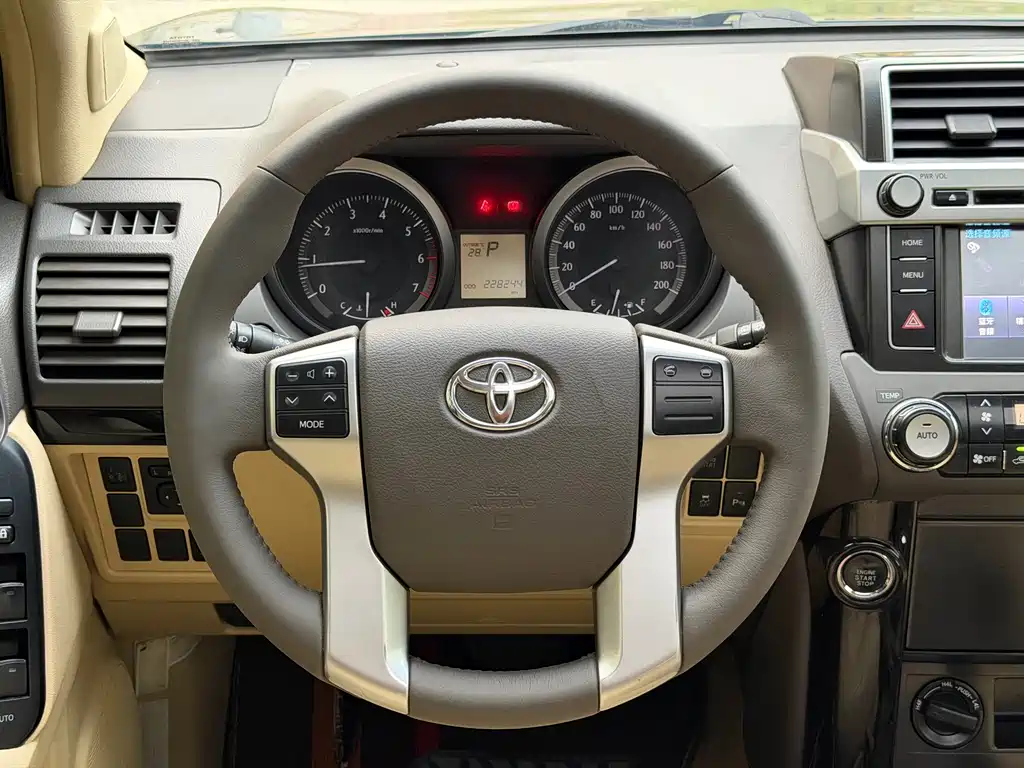 Toyota Prado 2015 — фото 12