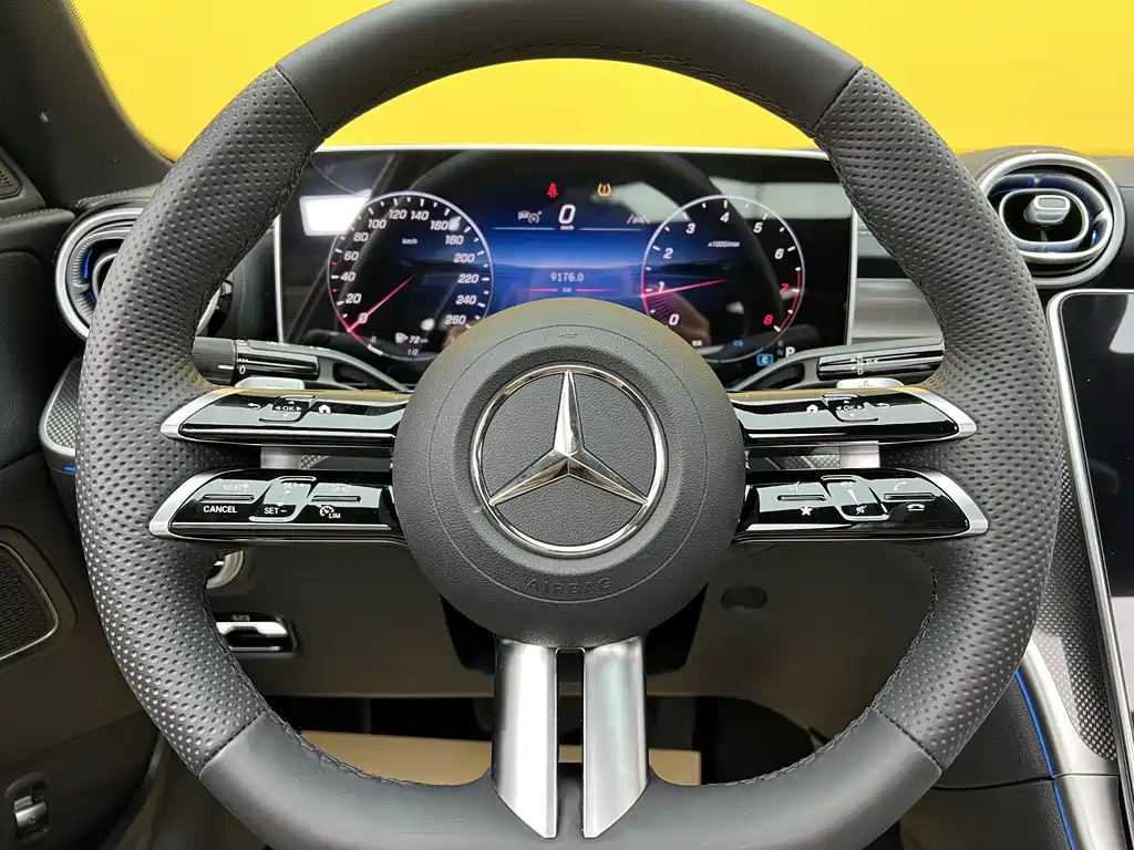 Mercedes-Benz C-Class 2025 — фото 7