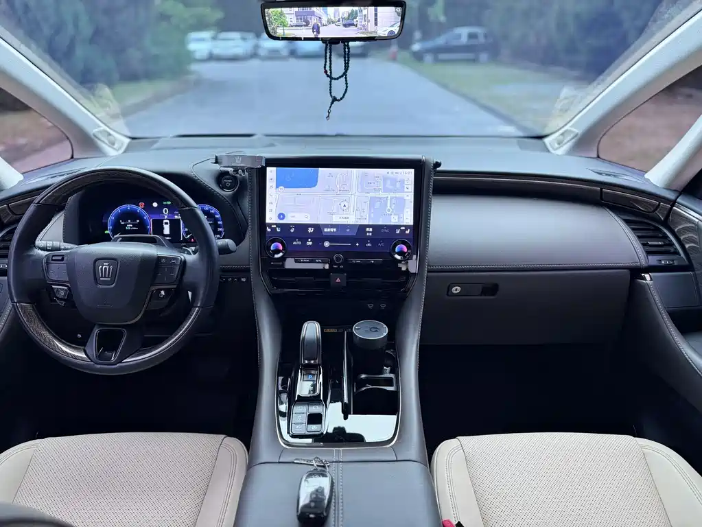 Toyota Vellfire 2023 — фото 9