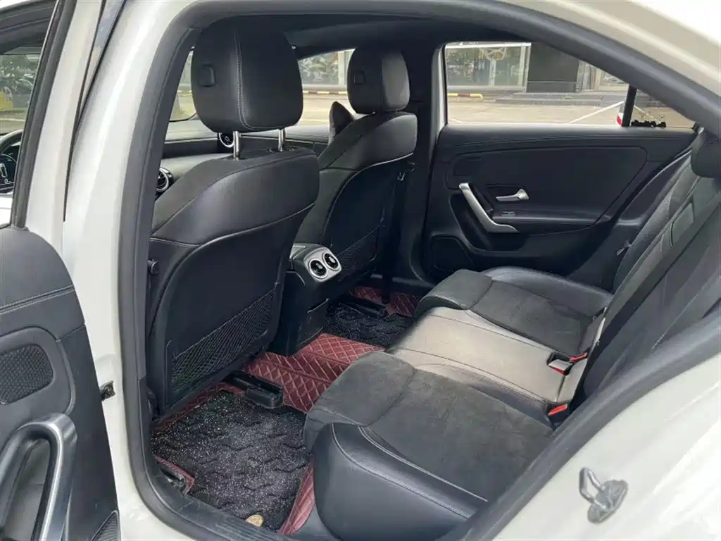 Mercedes-Benz A-Class 2019 — фото 13