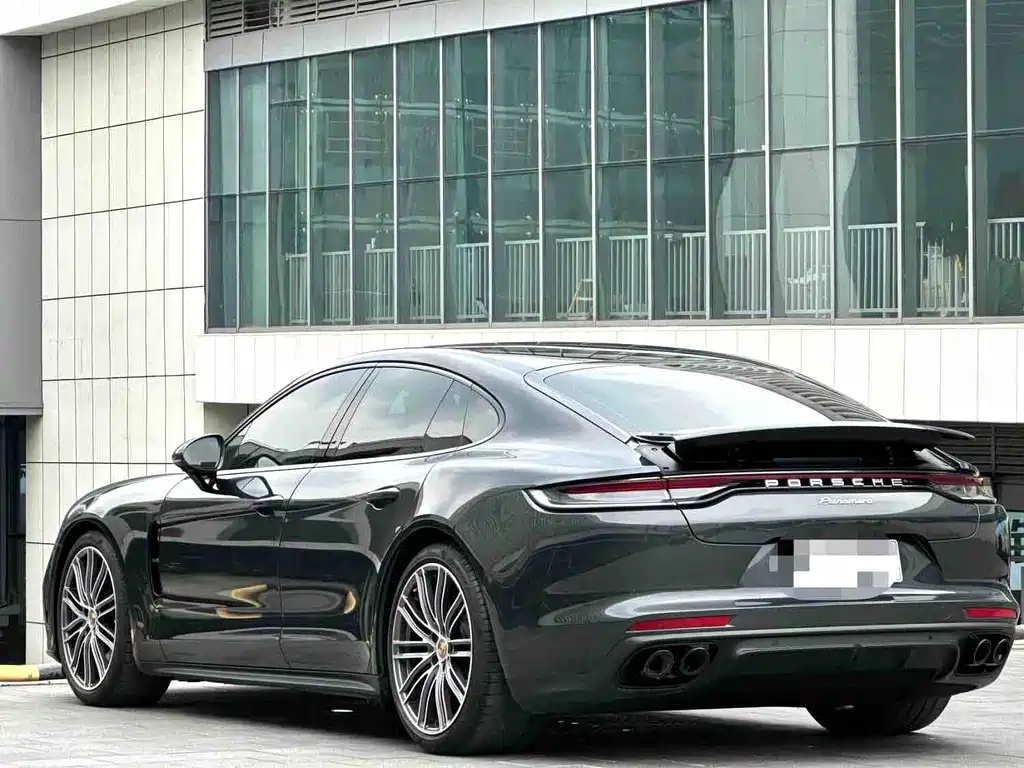 Porsche Panamera 2022