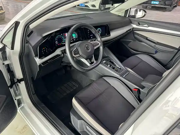 Volkswagen Golf 2021