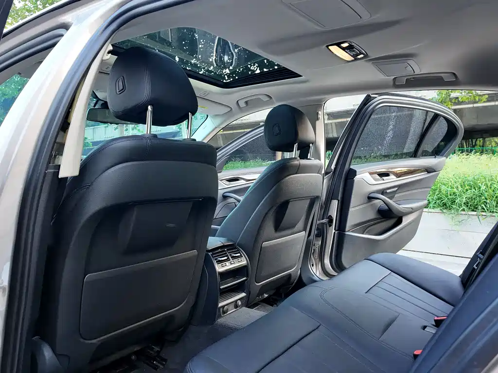 BMW 5 Series 2018 — фото 12