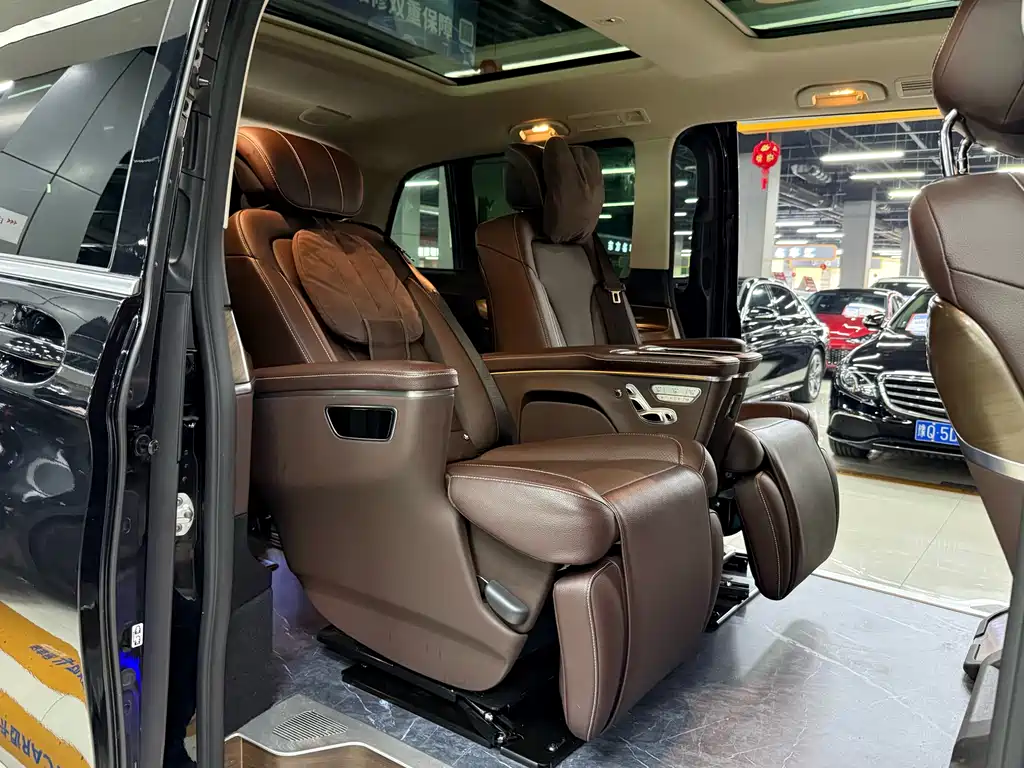 Mercedes-Benz V-Class 2024 — фото 16
