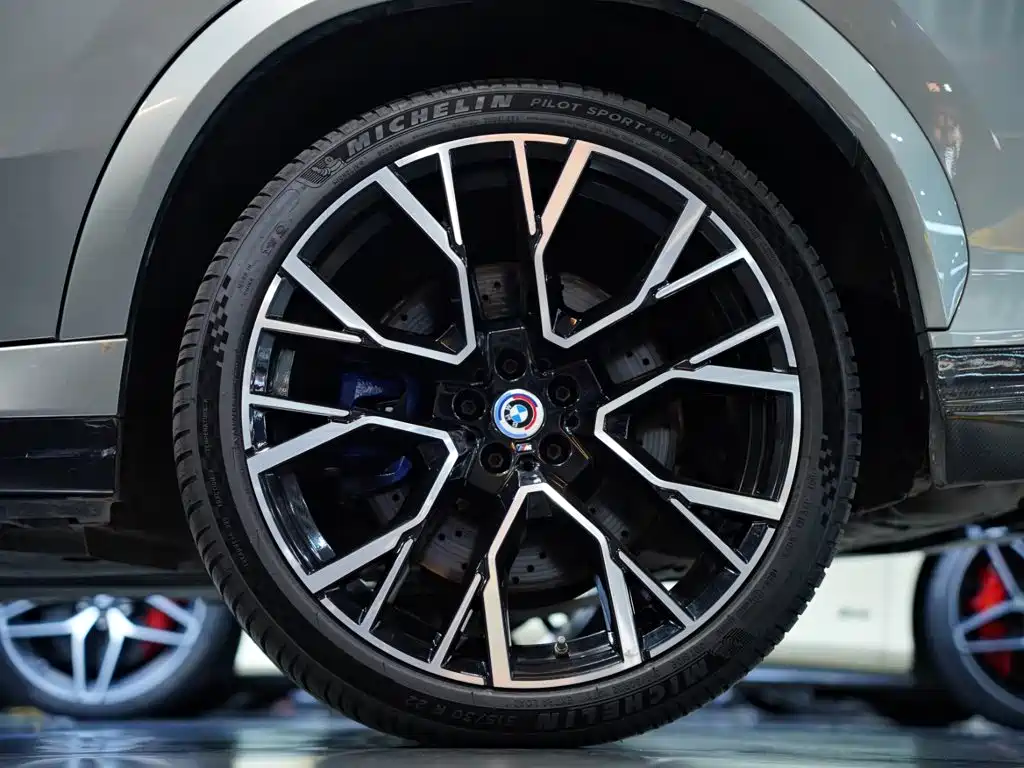 BMW X6 M 2022 — фото 8