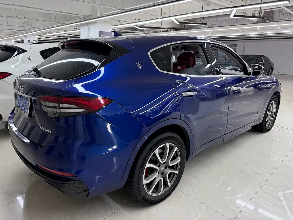 Maserati Levante 2017 — фото 8