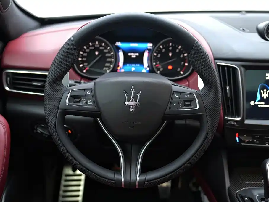 Maserati Levante 2017 — фото 10