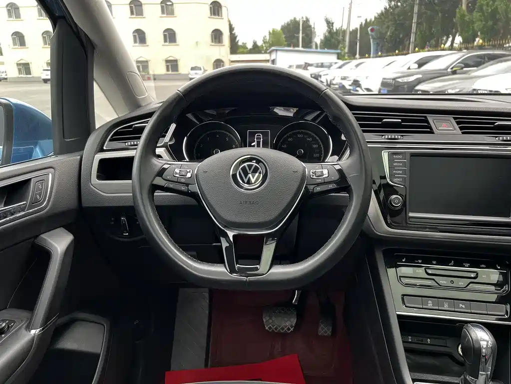 Volkswagen Touran 2021 — фото 16