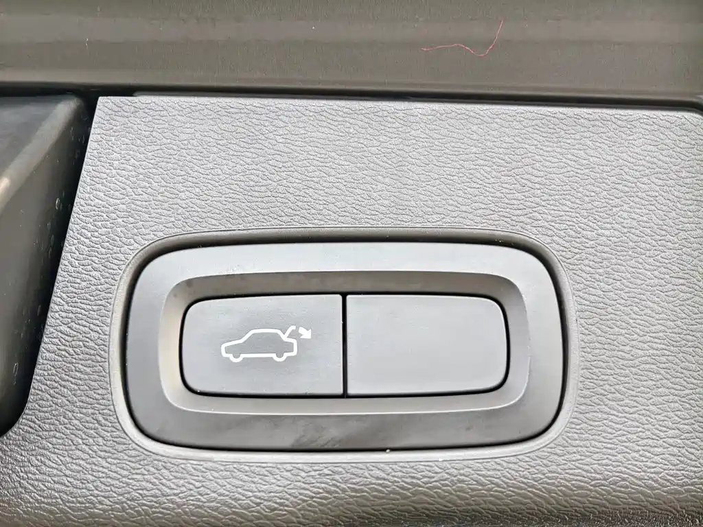 Volvo XC60 2022 — фото 16