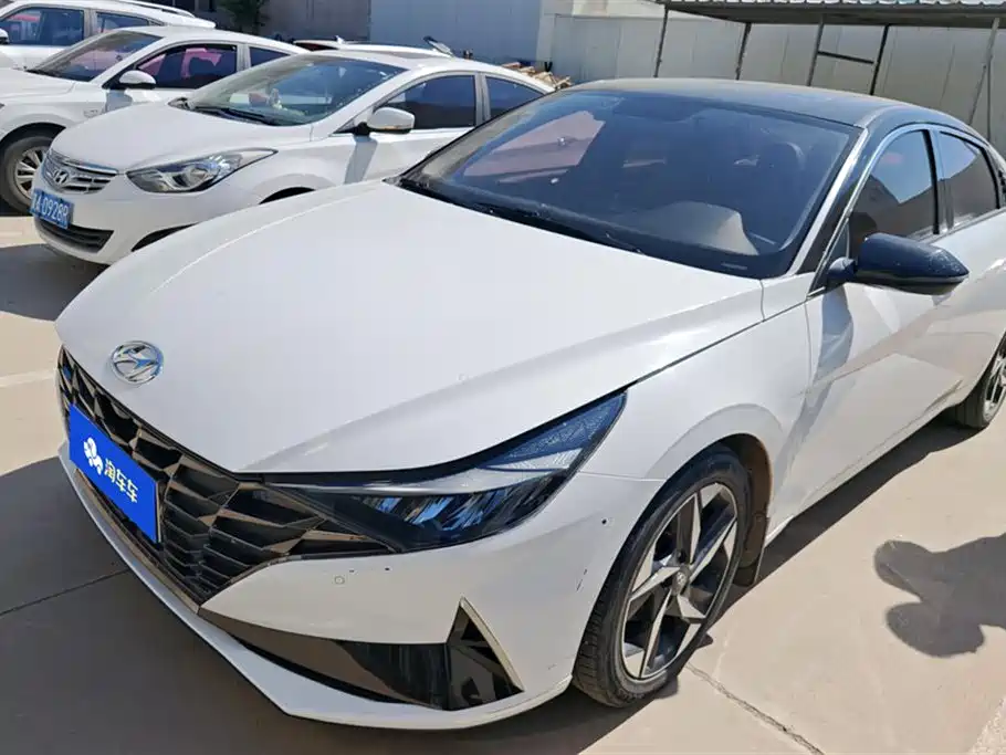 Hyundai Elantra 2022 — фото 1