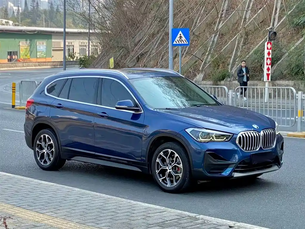 BMW X1 2022 — фото 3