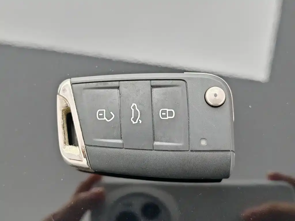 Volkswagen Tiguan L 2023 — фото 19