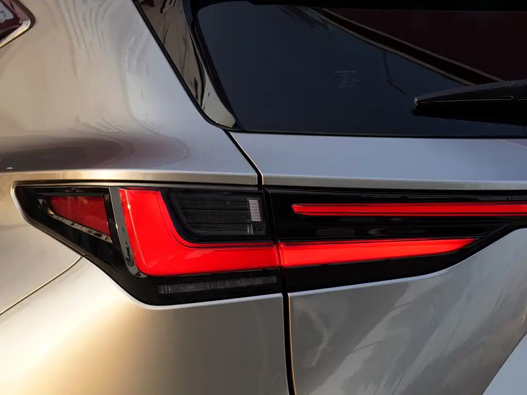 Lexus NX 2023 — фото 4