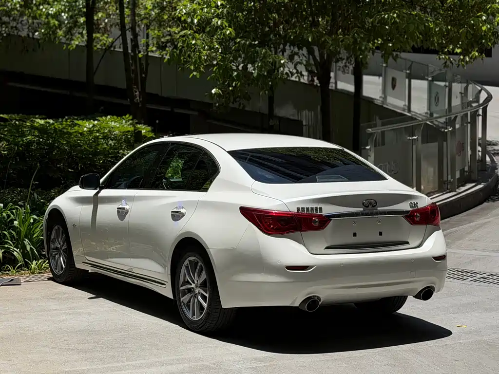 Infiniti Q50L 2015 — фото 6