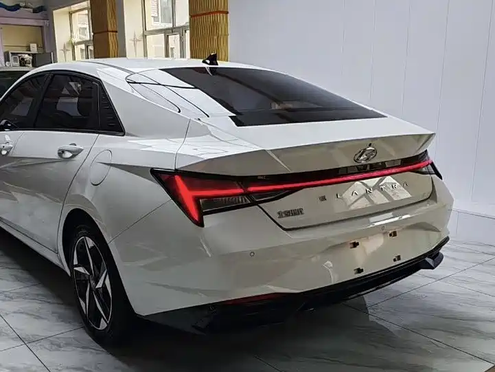 Hyundai Elantra 2022