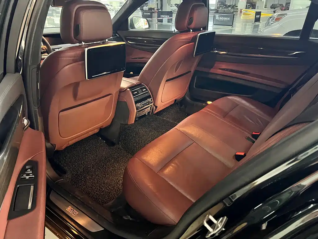 BMW 7 Series 2015 — фото 8