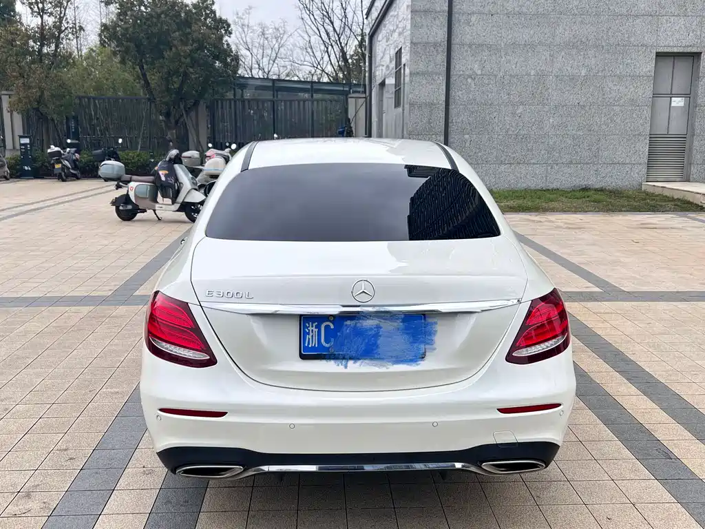 Mercedes-Benz E-Class 2018 — фото 15