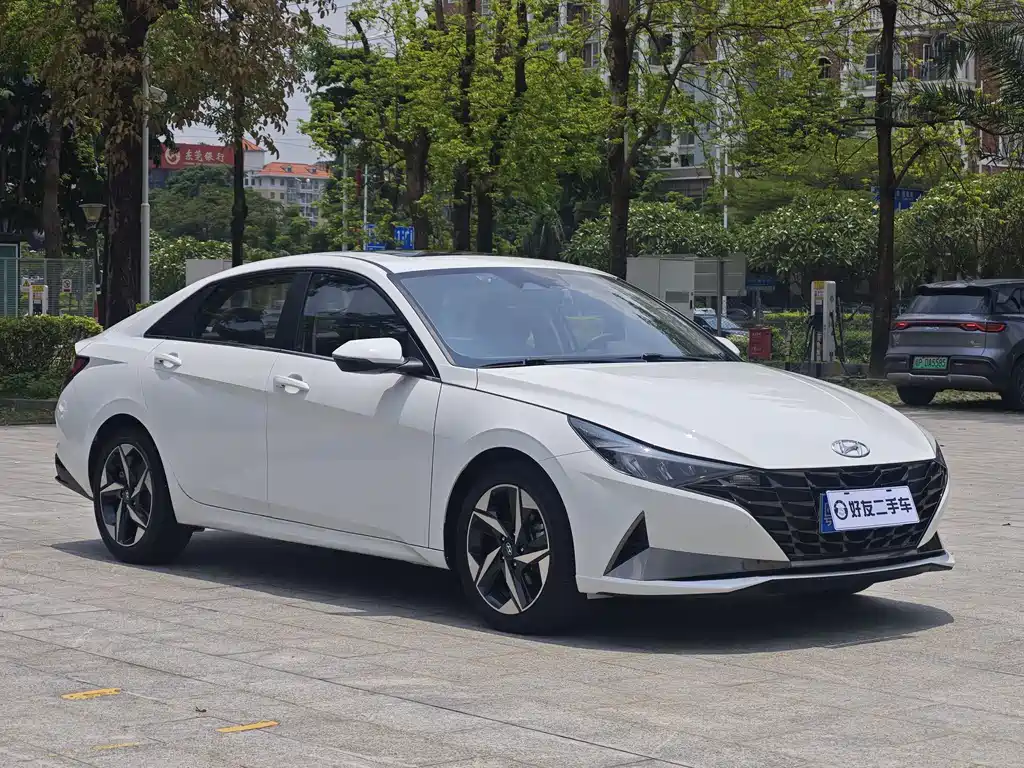 Hyundai Elantra 2022 — фото 3
