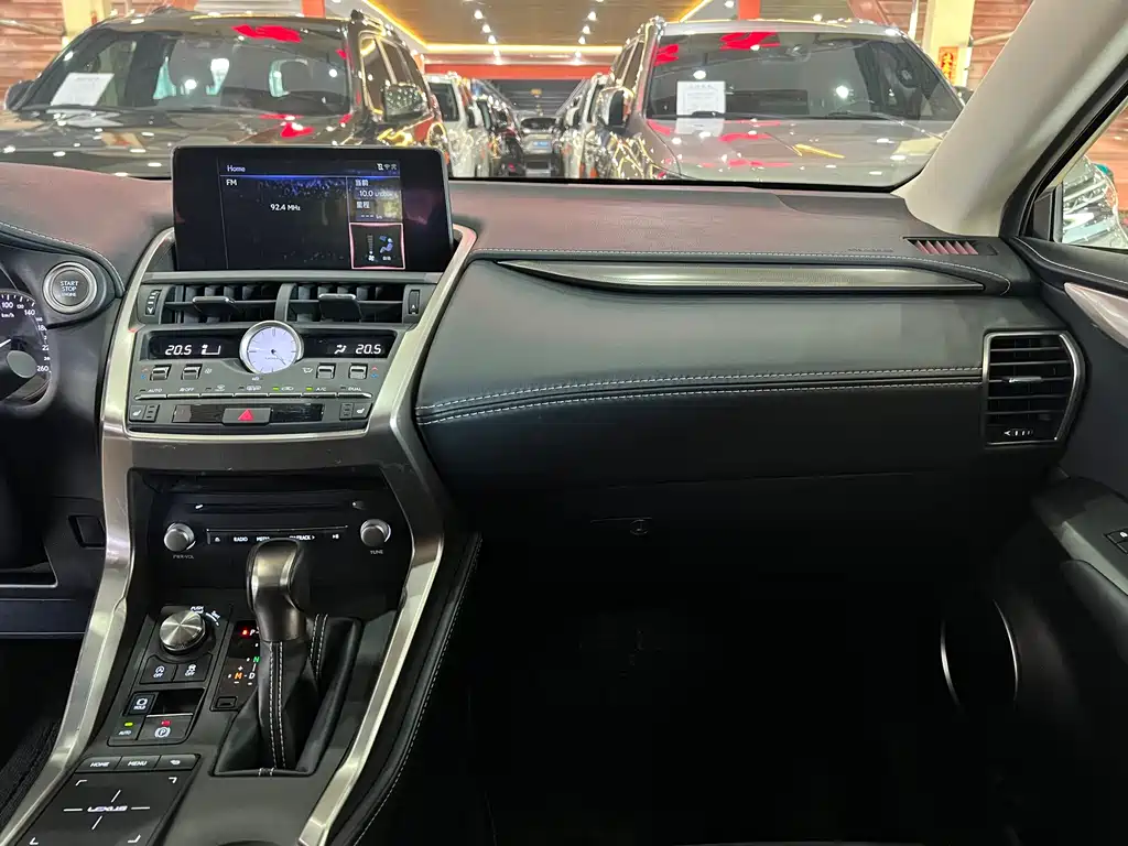 Lexus NX 2018 — фото 10