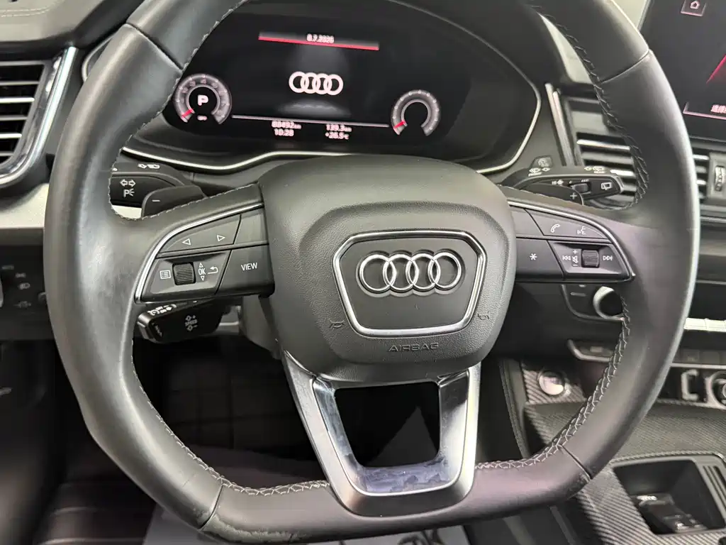 Audi Q5L 2023 — фото 8
