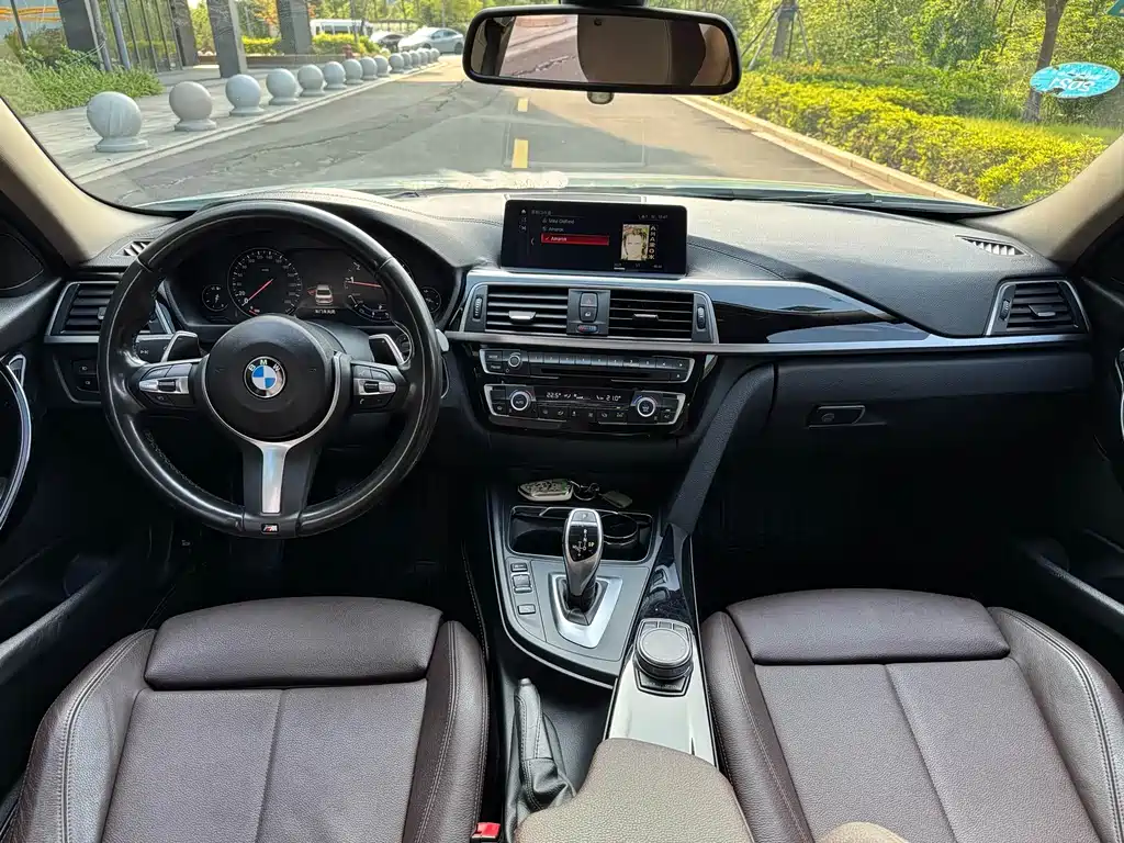 BMW 3 Series 2018 — фото 8