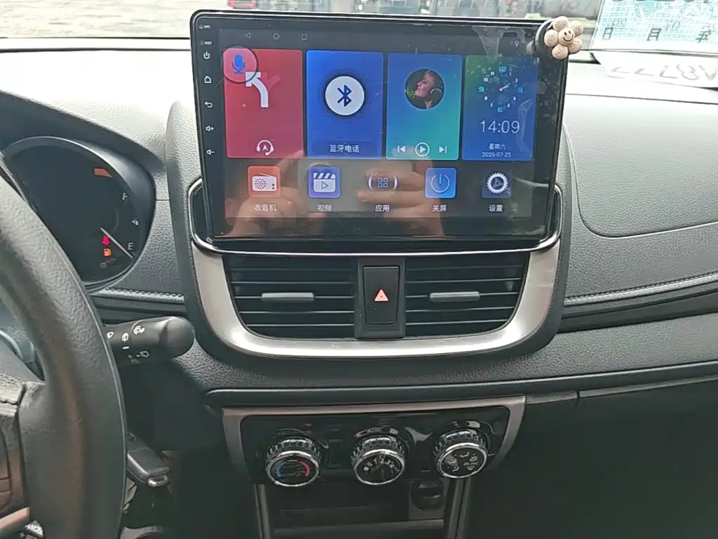 Toyota Yaris L 2022 — фото 13