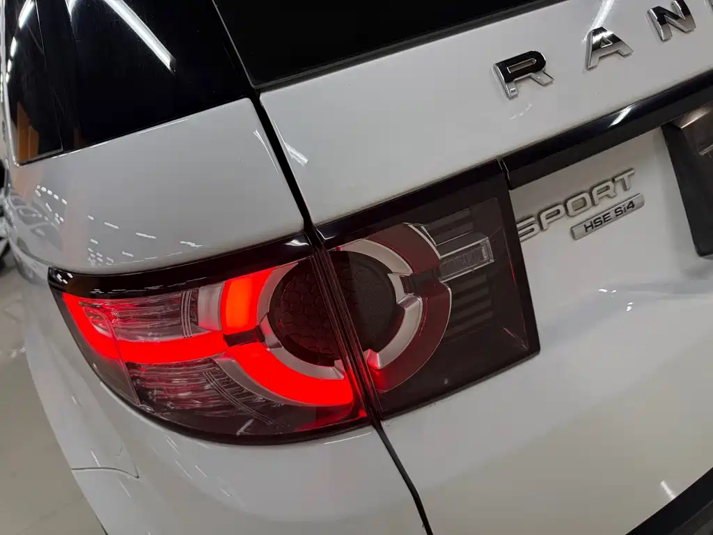 Land Rover Discovery Sport 2017 — фото 12