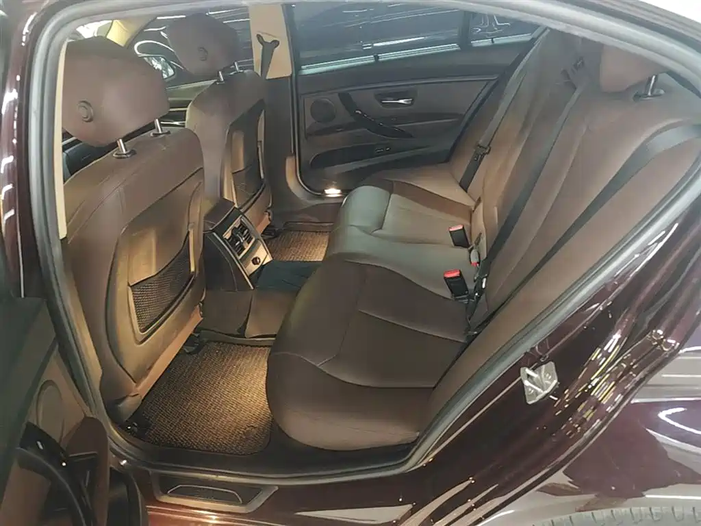 BMW 3 Series 2017 — фото 17