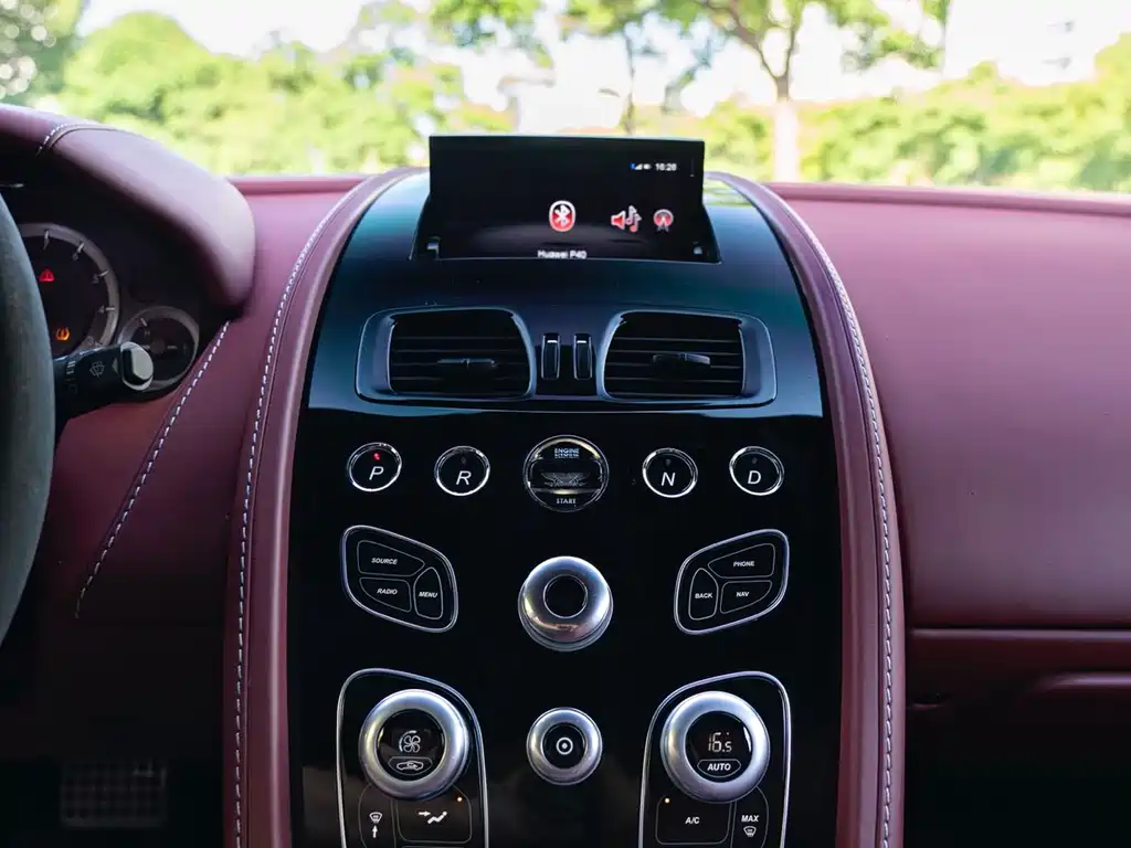 Aston Martin Rapide 2018 — фото 14