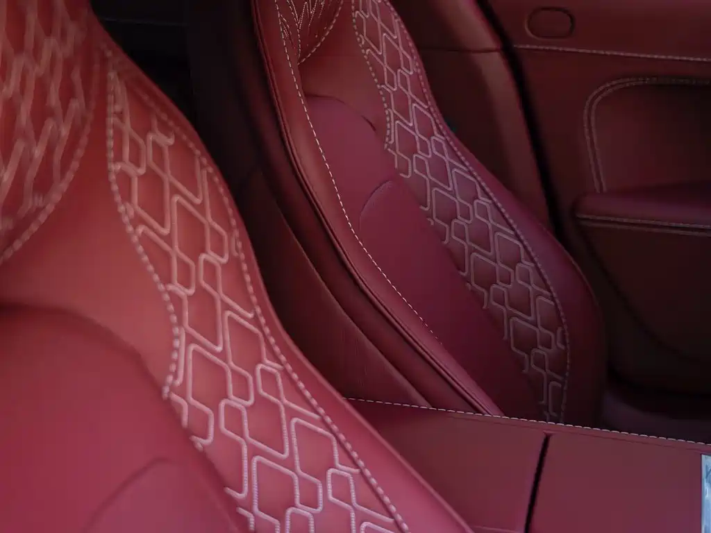 Aston Martin Rapide 2018 — фото 25