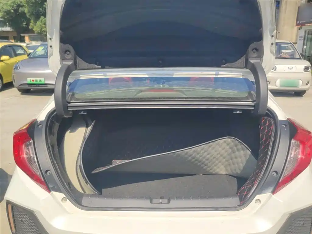Honda Civic 2019 — фото 19
