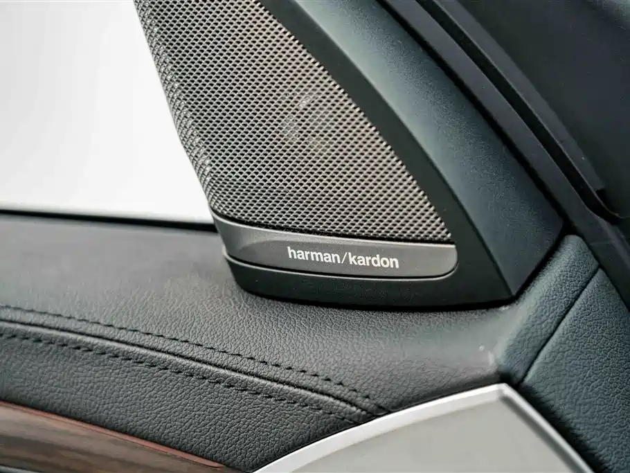 BMW 6 Series GT 2018 — фото 16