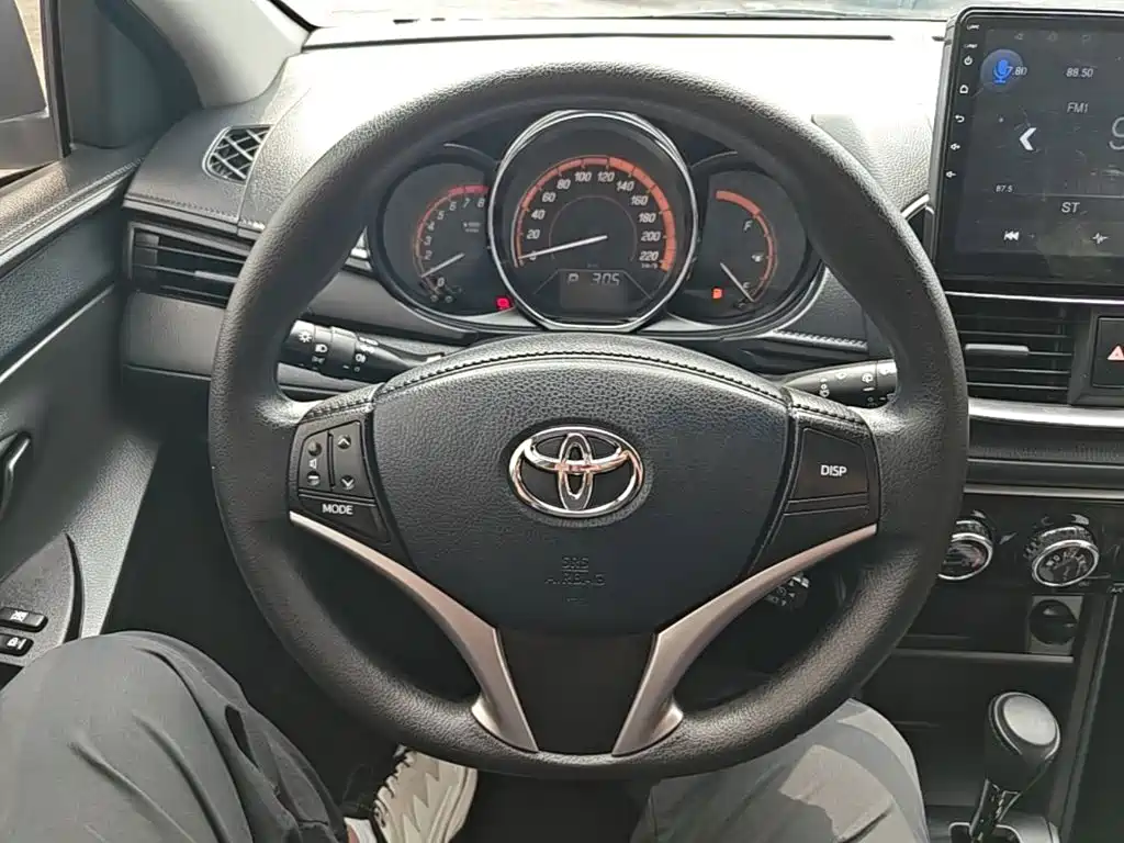 Toyota Yaris L 2022 — фото 11