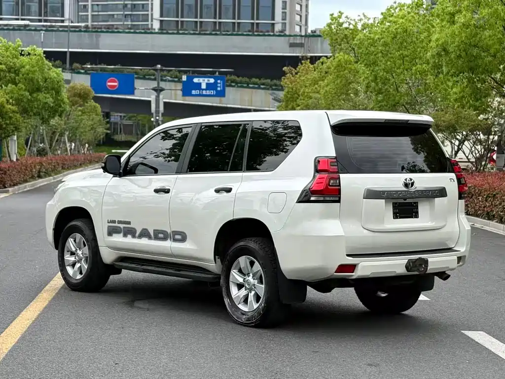 Toyota Prado 2023 — фото 5