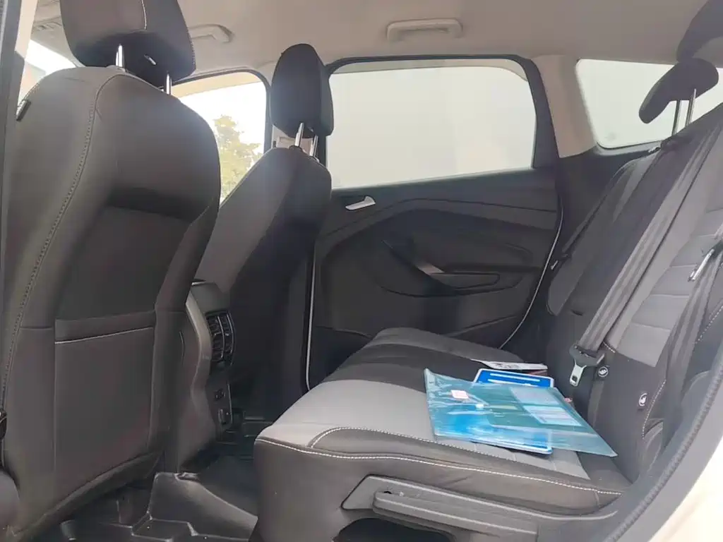 Ford Kuga 2017 — фото 9