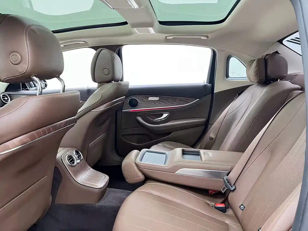 Mercedes-Benz E-Class 2022 — фото 20