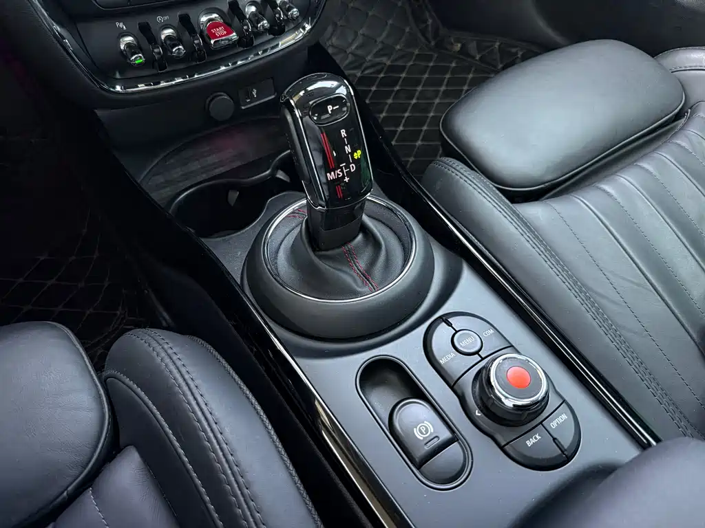 MINI Clubman 2019 — фото 12