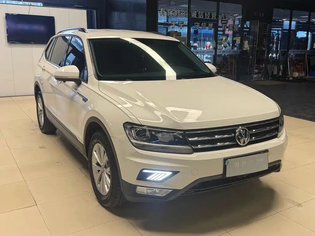 Volkswagen Tiguan L 2018 — фото 13