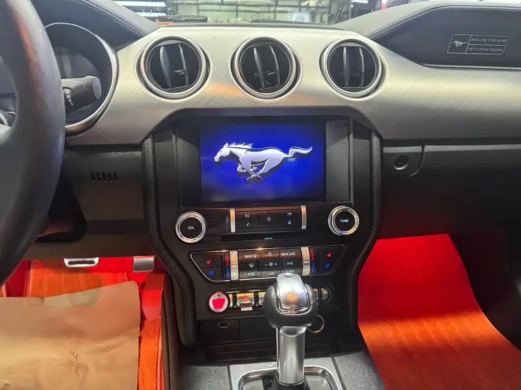 Ford Mustang 2020 — фото 13