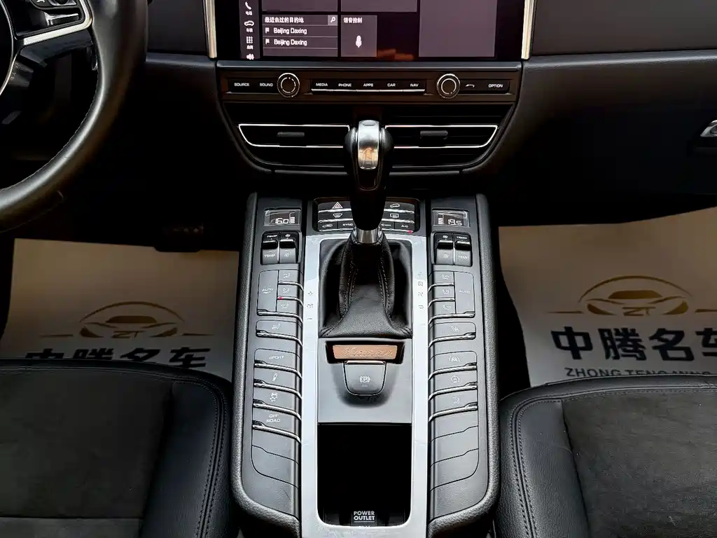 Porsche Macan 2019 — фото 21