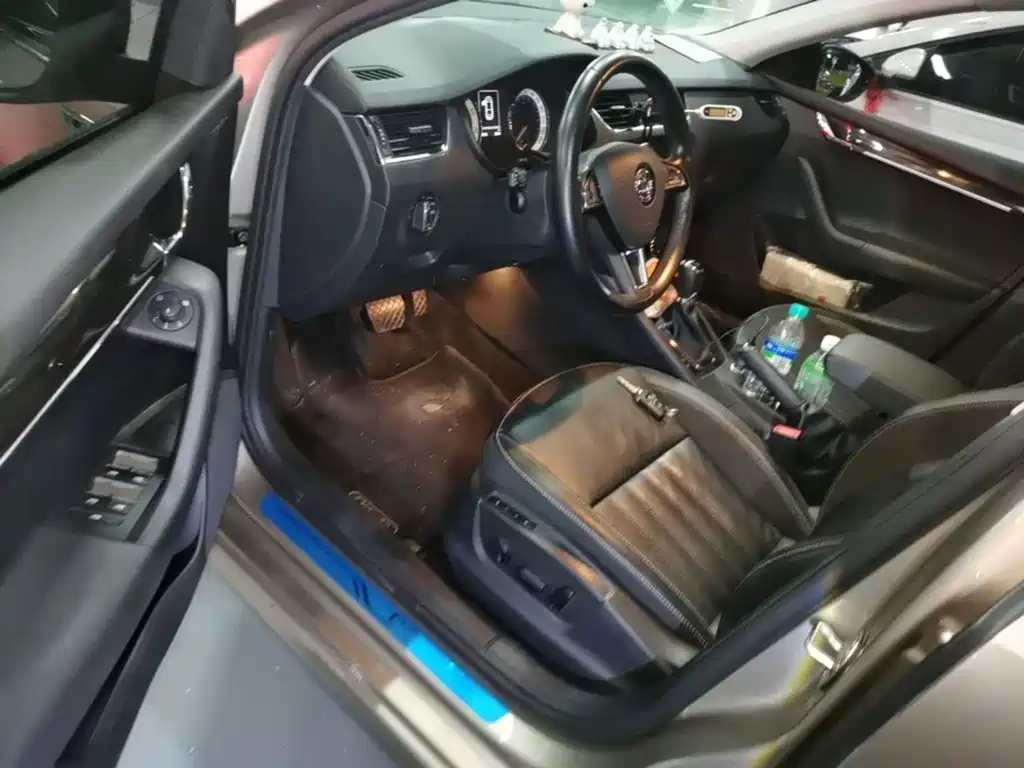 Skoda Octavia 2018 — фото 16