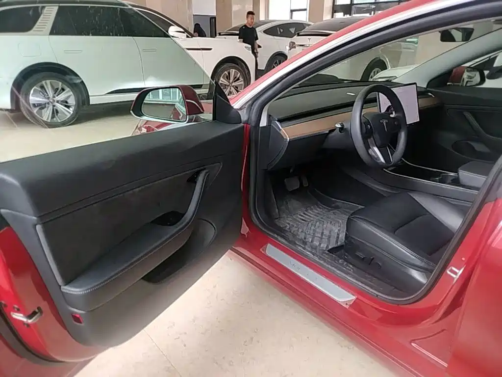 Tesla Model 3 2019 — фото 16