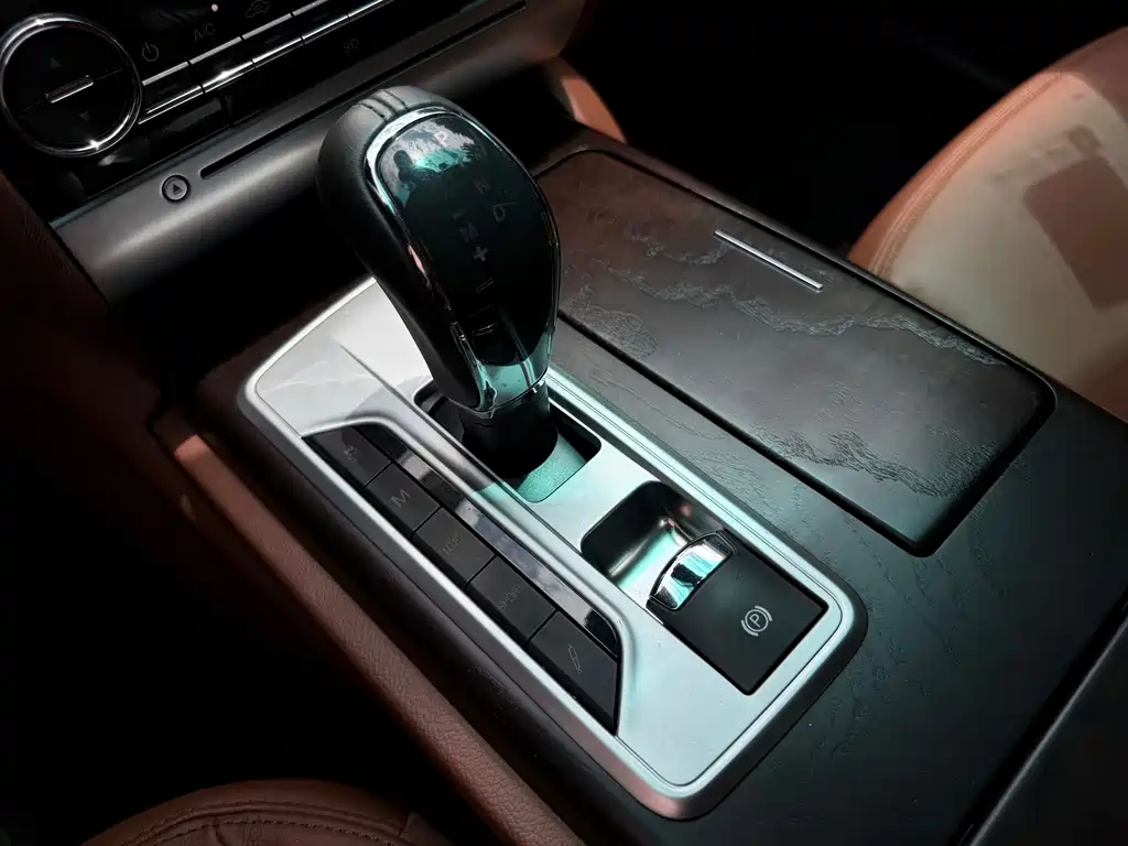 Maserati Quattroporte 2015 — фото 12