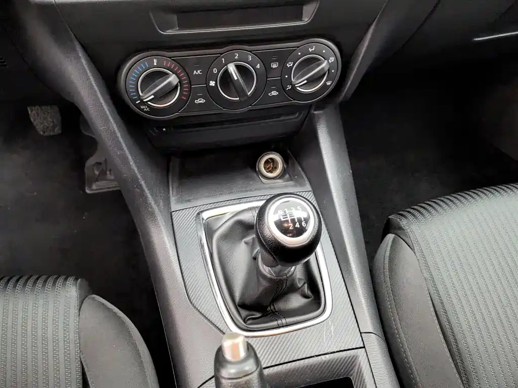 Mazda 3 Axela 2016 — фото 13