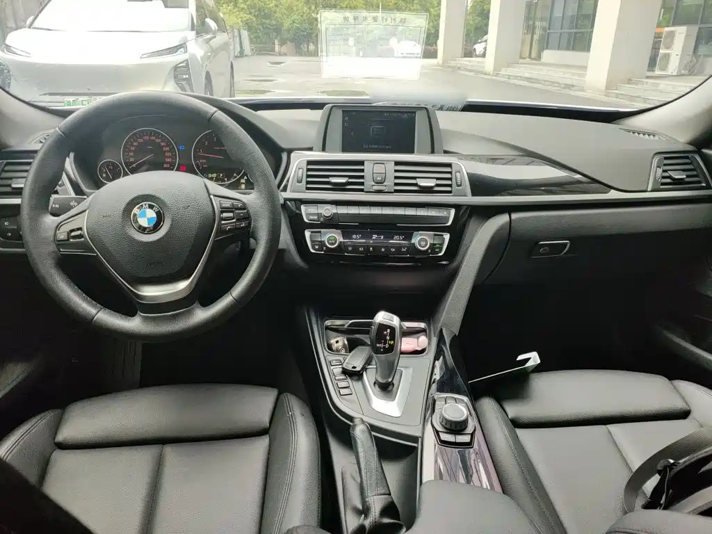 BMW 3 Series GT 2018 — фото 6