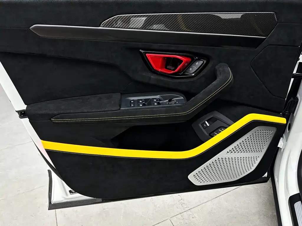 Lamborghini Urus 2023 — фото 30
