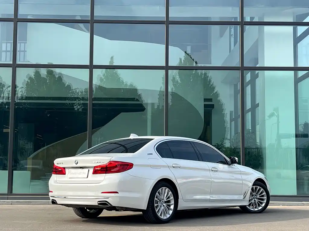 BMW 5 Series New Energy 2019 — фото 8