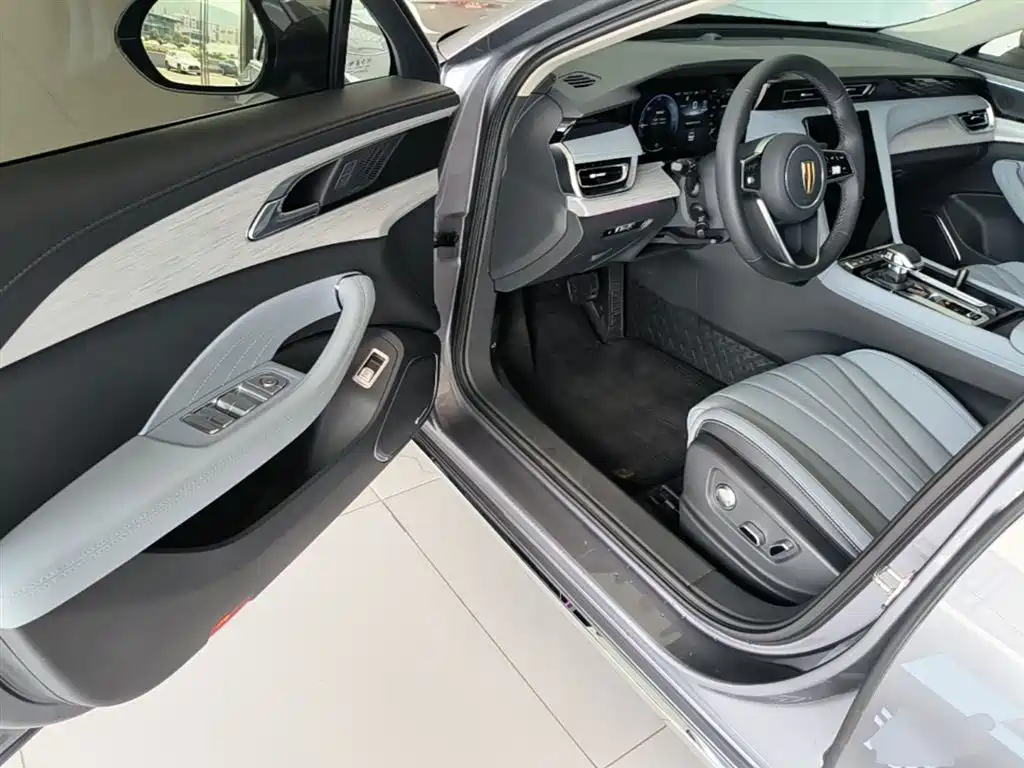 Hongqi H5 PHEV 2025 — фото 16